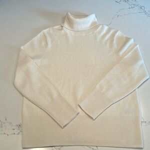 Banana republic 100% cashmere turtleneck sweater in women’s size large